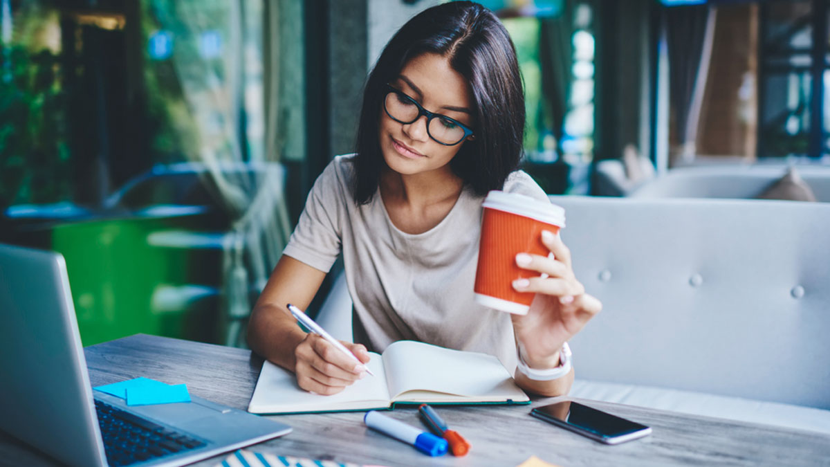 চাকরির পাশাপাশি বাড়তি আয় করার ৫ উপায়