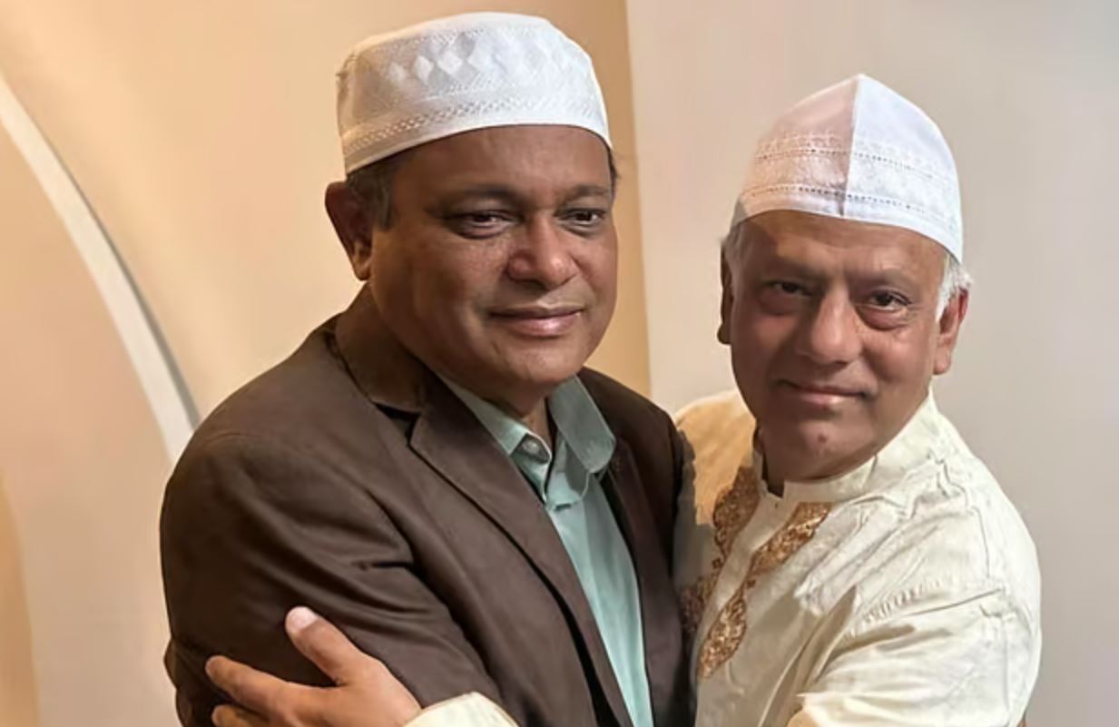 লন্ডনে ঈদের জামাতে প্রকাশ্যে দেখা গেল হাছান মাহমুদকে