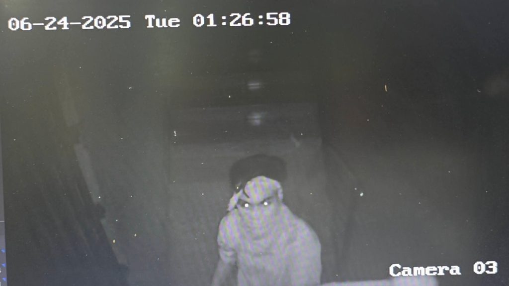 মুকসুদপুরে সংঘবদ্ধ চোরের তৎপরতা – সিসিটিভি ফুটেজে ধরা পড়ল রাতের আতঙ্ক