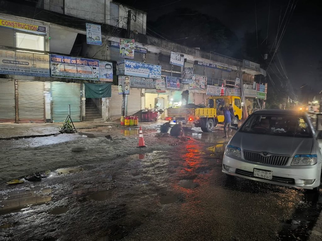 মুকসুদপুর পৌরসভার রাস্তাঘাটে চরম অব্যবস্থা: জনদুর্ভোগ চরমে, সংস্কার নেই বছরজুড়ে
