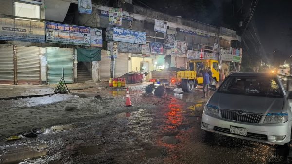 মুকসুদপুর পৌরসভার রাস্তাঘাটে চরম অব্যবস্থা: জনদুর্ভোগ চরমে, সংস্কার নেই বছরজুড়ে