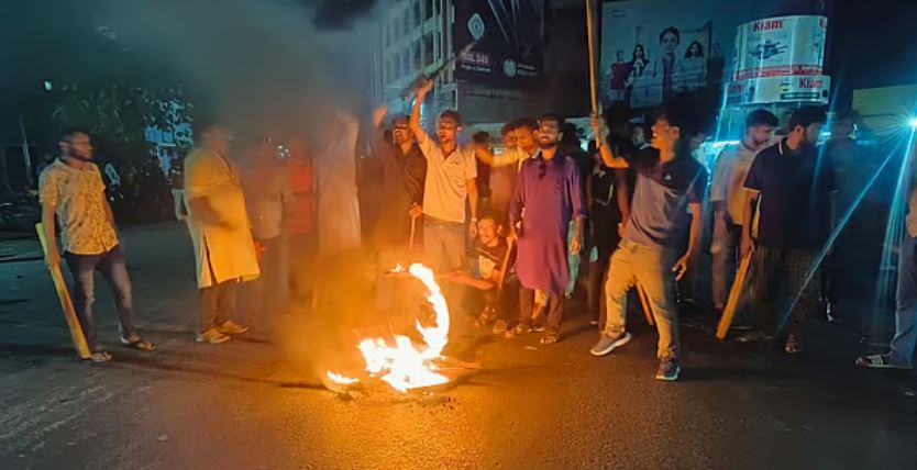 ঢাকায় নুরুল হক নুরকে লাঠিপেটার প্রতিবাদে সারা দেশে বিক্ষোভ, জাপার কার্যালয়ে ভাঙচুর ও অগ্নিসংযোগ