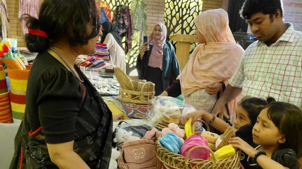 চলনবিল রক্ষায় বিকল্প স্থানে রবীন্দ্র বিশ্ববিদ্যালয় নির্মাণের দাবিতে স্মারকলিপি প্রদান