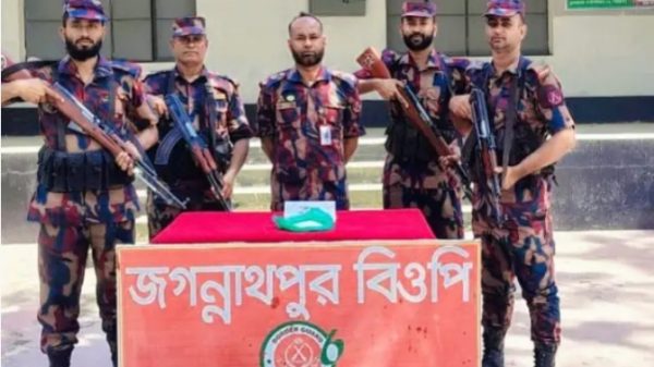 দামুড়হুদা সীমান্তে বিজিবির অভিযানে ভারতীয় রুপা জব্দ