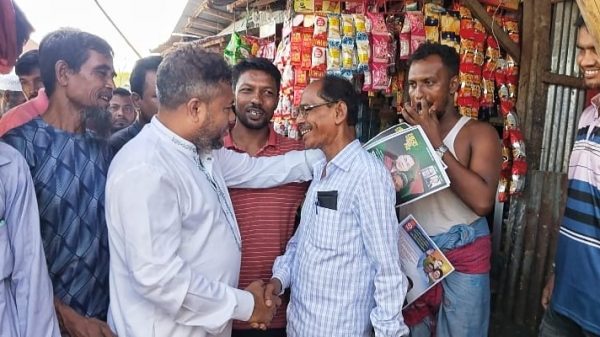 কাঁঠালিয়ায় বিএনপির লিফলেট বিতরণ, গণতন্ত্র পুনরুদ্ধারের আহ্বান