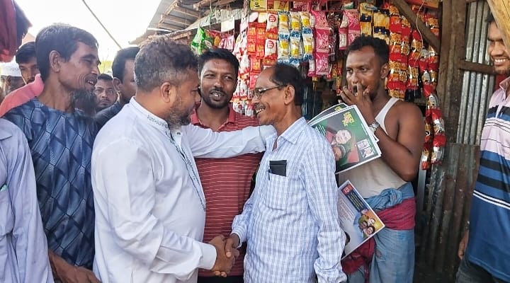 কাঁঠালিয়ায় বিএনপির লিফলেট বিতরণ, গণতন্ত্র পুনরুদ্ধারের আহ্বান