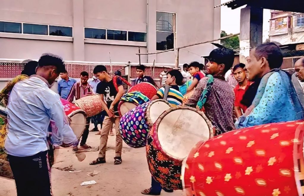 কটিয়াদীতে পূজায় ৫০০ বছরের পুরনো ঢাকের হাট শুরু