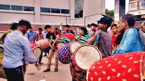 কটিয়াদীতে পূজায় ৫০০ বছরের পুরনো ঢাকের হাট শুরু