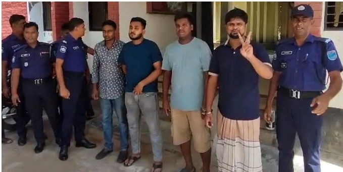 শেখ হাসিনার জন্মদিন পালনকালে চার ছাত্রলীগ কর্মী আটক