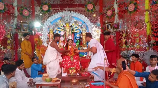 ফরিদপুর রামকৃষ্ণ মিশনে কুমারী পূজা অনুষ্ঠিত।