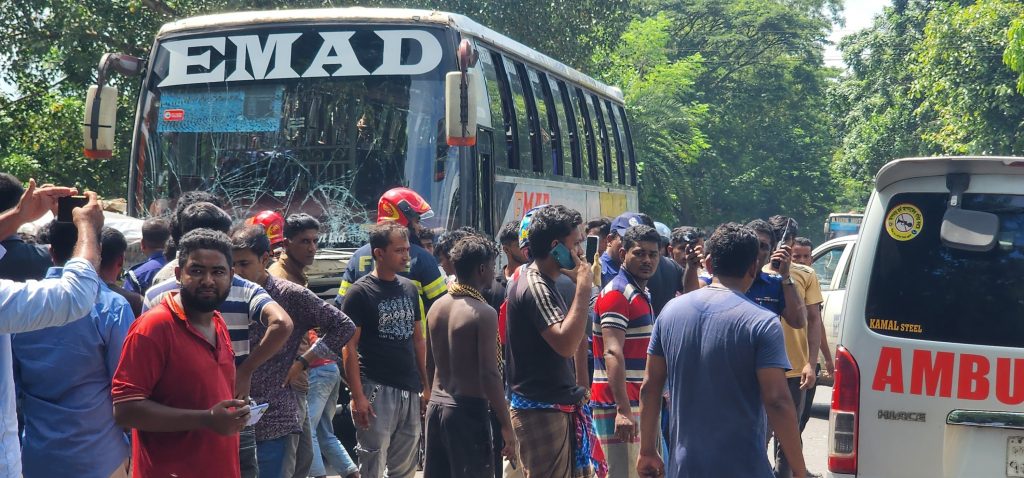 গোপালগঞ্জে অটো দুর্ঘটনা: ৬ জন আহত, রাস্তা পারাপারে সতর্ক থাকার আহ্বান