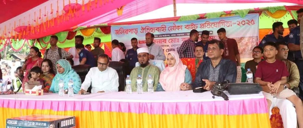 শত শত দর্শকের উপস্থিতিতে উৎসবমুখর পরিবেশ, বিজয়ী দলকে পুরস্কৃত