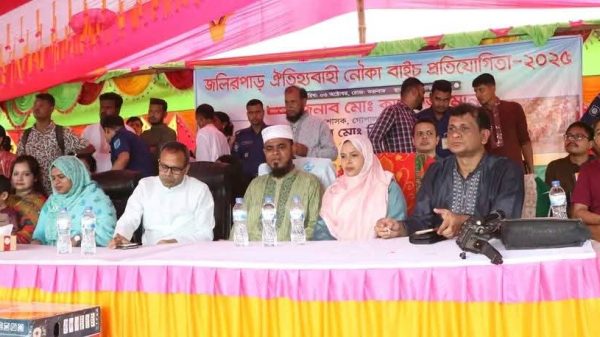 শত শত দর্শকের উপস্থিতিতে উৎসবমুখর পরিবেশ, বিজয়ী দলকে পুরস্কৃত