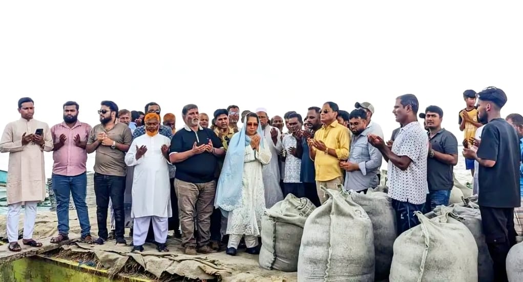 পদ্মা ভাঙন রোধে ফরিদপুরে জরুরি জিও ব্যাগ ডাম্পিংয়ের কাজ শুরু