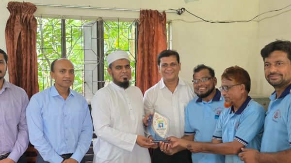 মুকসুদপুর প্রেসক্লাবের পক্ষ থেকে গোপালগঞ্জ জেলা প্রশাসককে সম্মাননা প্রদান