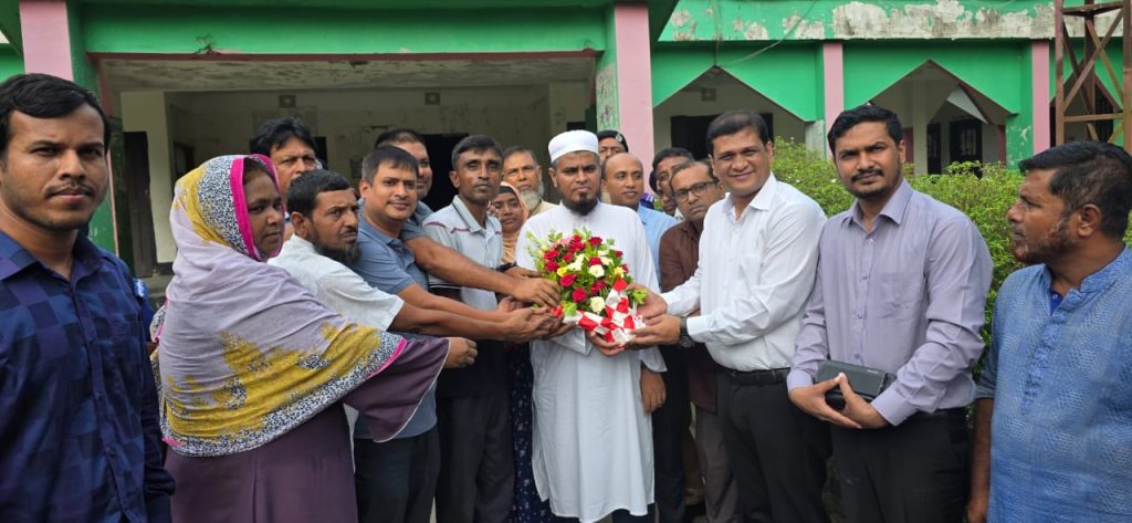 জেলা প্রশাসক ও বিজ্ঞ জেলা ম্যাজিস্ট্রেট মুহম্মদ কামরুজ্জামানের মুকসুদপুর উপজেলাধীন ইউনিয়ন পরিষদ ও ডিজিটাল সেন্টার পরিদর্শন