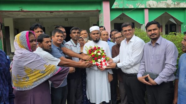 জেলা প্রশাসক ও বিজ্ঞ জেলা ম্যাজিস্ট্রেট মুহম্মদ কামরুজ্জামানের মুকসুদপুর উপজেলাধীন ইউনিয়ন পরিষদ ও ডিজিটাল সেন্টার পরিদর্শন