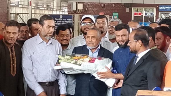 জাতিসংঘের সাধারণ অধিবেশনে যোগদান শেষে ডা. তাহের-এর ঢাকা প্রত্যাবর্তন