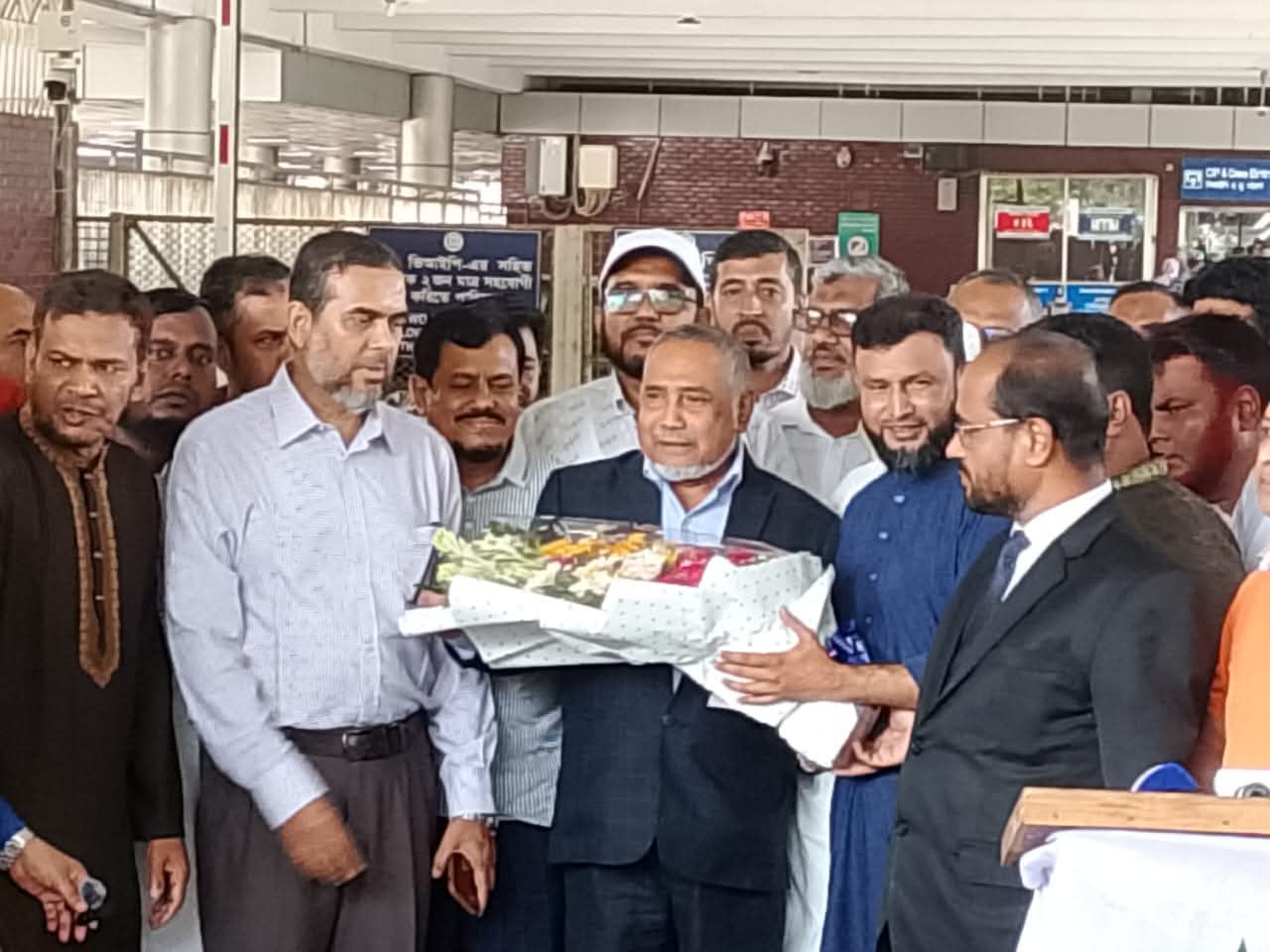 জাতিসংঘের সাধারণ অধিবেশনে যোগদান শেষে ডা. তাহের-এর ঢাকা প্রত্যাবর্তন