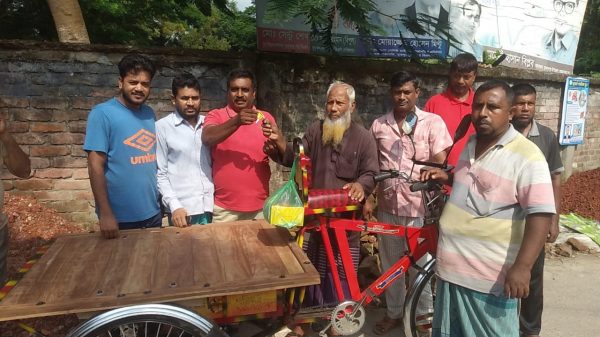 গোপালগঞ্জ জেলার মুকসুদপুর উপজেলার গোপীনাথপুর গ্রামে এক অনন্য মানবিকতার দৃষ্টান্ত স্থাপন করেছেন এলাকার তরুণ ও প্রবীণরা।