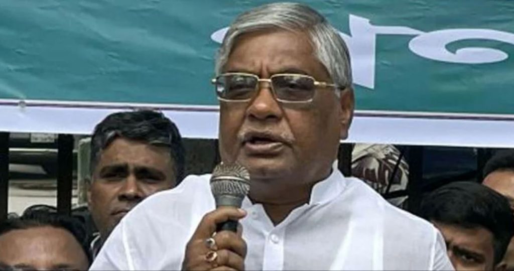 মুক্তিযুদ্ধ অস্বীকারকারীদের বিরুদ্ধে কঠোর অবস্থান ১৯৭১ সালের মহান মুক্তিযুদ্ধকে যারা অস্বীকার করে, তাদের এ দেশে নির্বাচনে অংশগ্রহণের কোনো অধিকার নেই বলে মন্তব্য করেছেন বিএনপির ভাইস চেয়ারম্যান বরকত উল্লাহ বুলু।