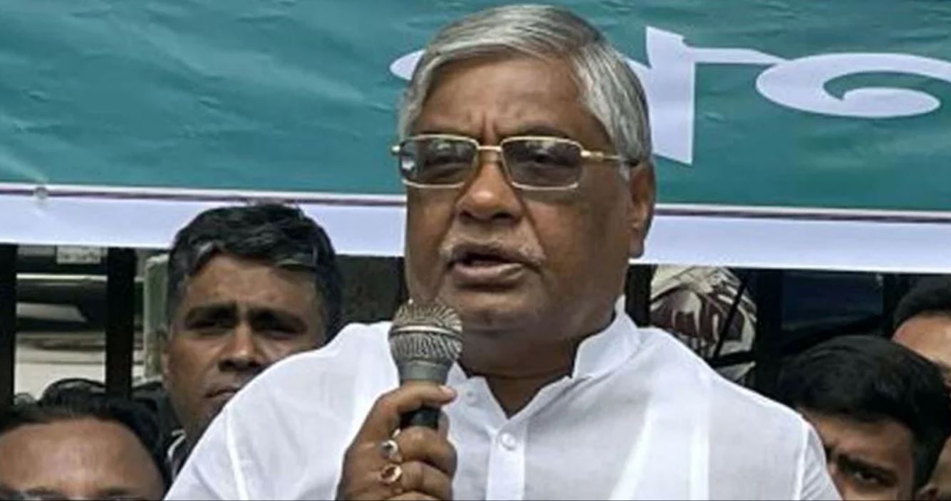 মুক্তিযুদ্ধকে যারা অস্বীকার করে তাদের নির্বাচন করার অধিকার নেই: বরকত উল্লাহ বুলু