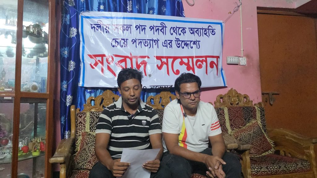 গোপালগঞ্জের মুকসুদপুরে আওয়ামী লীগের দপ্তর সম্পাদক আনোয়ার হোসেন ও সাংস্কৃতিক সম্পাদক মোঃ রাসেল শেখের পদত্যাগ