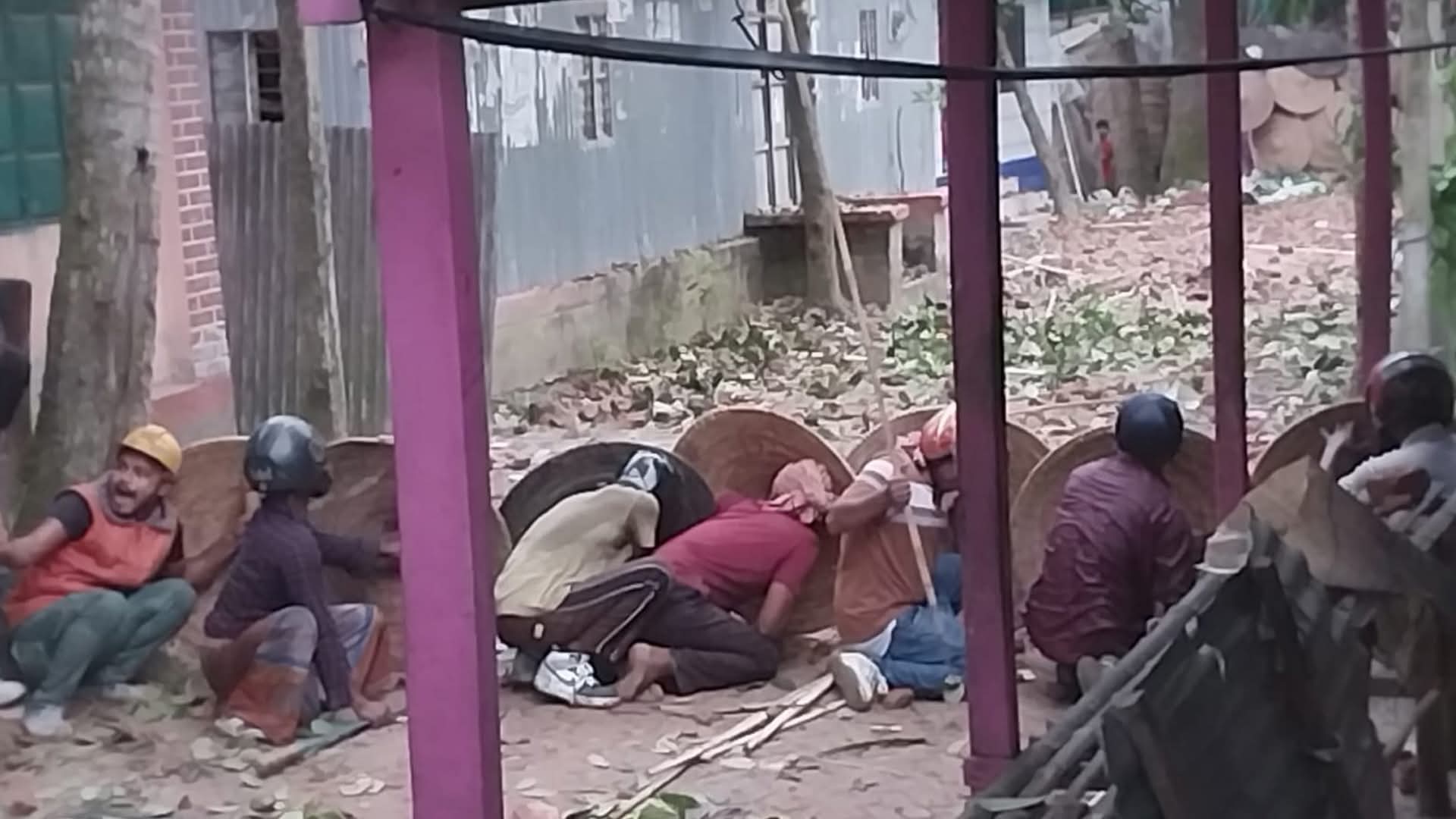 ফরিদপুরে সালিশ পছন্দ না হওয়ায় দুই গ্রুপের তুমুল সংঘর্ষ