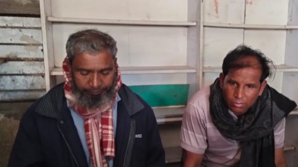 মুকসুদপুরে রাসু জুয়েলার্সে চুরি করতে গিয়ে দুই চোর আটক