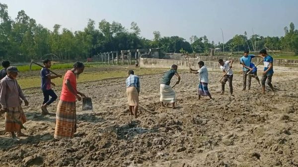 ৪০ হাজার মানুষের স্বপ্ন—স্বেচ্ছাশ্রমে তৈরি হচ্ছে তিস্তার চরের সড়ক