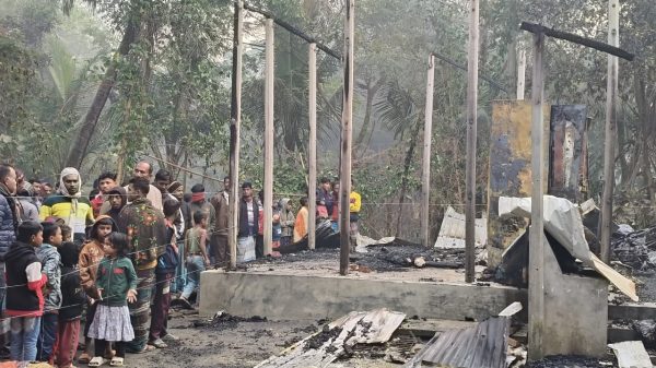 লক্ষ্মীপুরে বিএনপি নেতার বসতঘরে অগ্নিসংযোগ, শিশু কন্যার মর্মান্তিক মৃত্যু!