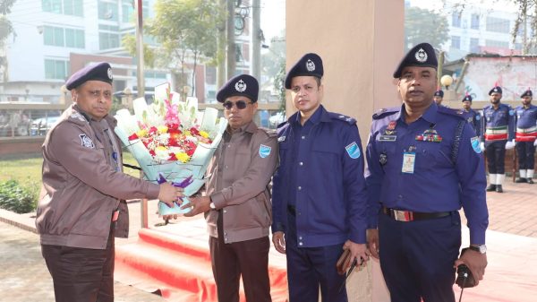 ইতিহাসের সেরা নির্বাচন উপহার দিতে বাংলাদেশ পুলিশ দৃঢ় প্রতিজ্ঞাবদ্ধ”