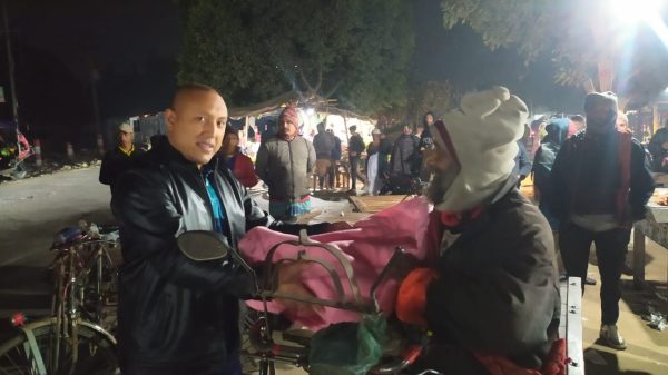 গোপালগঞ্জের মুকসুদপুরে শীতার্ত ও দুস্থ মানুষের মাঝে ইউএনওর কম্বল বিতরণ