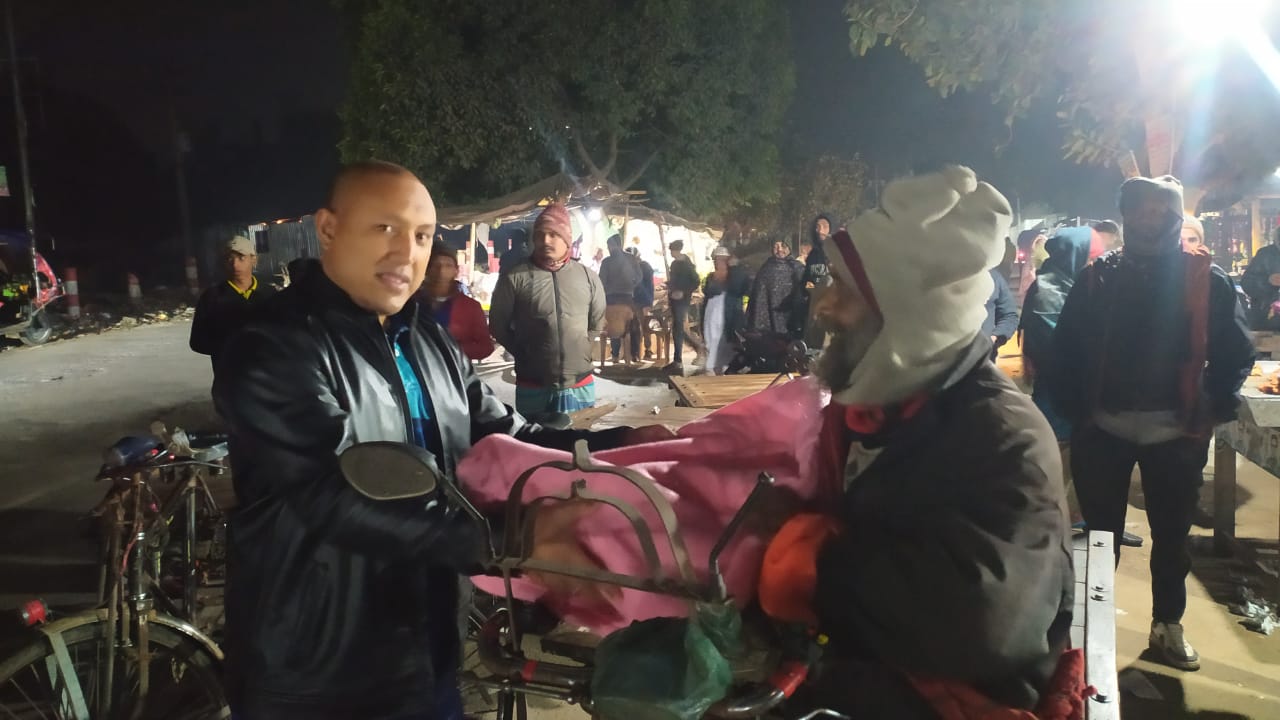 গোপালগঞ্জের মুকসুদপুরে শীতার্ত ও দুস্থ মানুষের মাঝে ইউএনওর কম্বল বিতরণ
