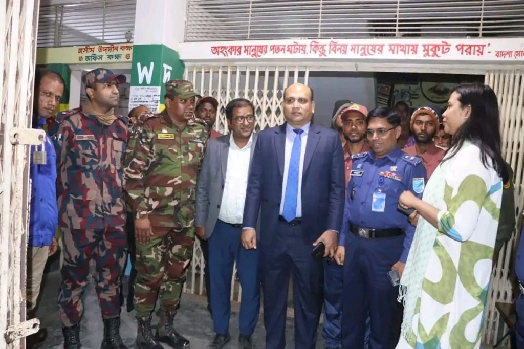 গোপালগঞ্জে ভোটকেন্দ্র পরিদর্শন ও প্রস্তুতি তদারকি, শান্তিপূর্ণ ভোটদানে নাগরিকদের প্রতি আহ্বান