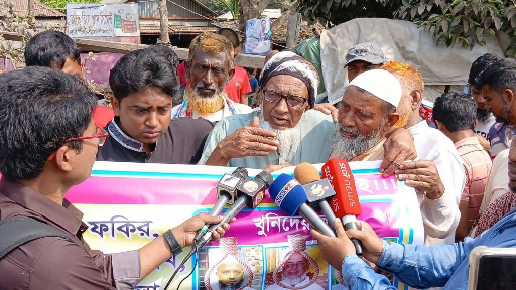 মুকসুদপুরে নিলু মুন্সি হত্যার প্রতিবাদে বিক্ষোভ ও মানববন্ধন, জড়িতদের ফাঁসির দাবি