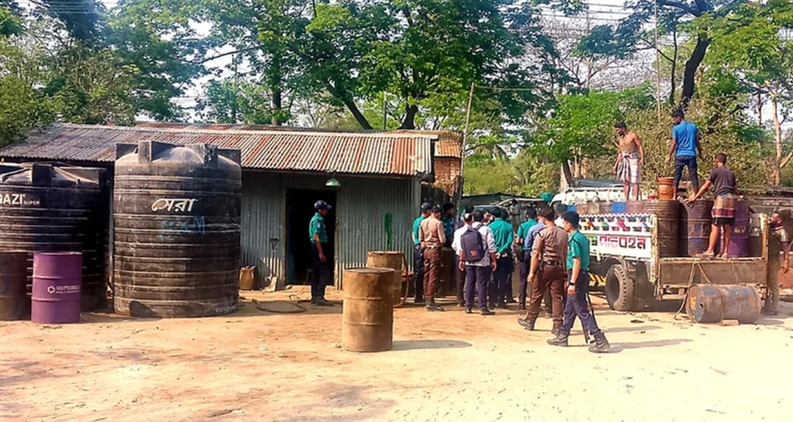 চট্টগ্রামে পানির ট্যাংকে মজুত ৬ হাজার লিটার ডিজেল জব্দ