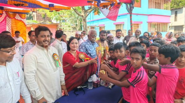 আলমডাঙ্গায় প্রাথমিক বিদ্যালয় গোল্ডকাপ ফুটবল: খেলাধুলায় গড়ছে মাদকমুক্ত প্রজন্ম