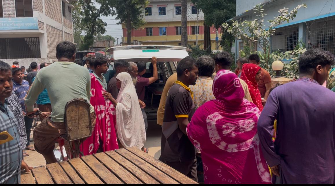 নীলফামারীতে ট্রাক্টরের ধাক্কায় প্রাণ গেল ভ্যানচালকের