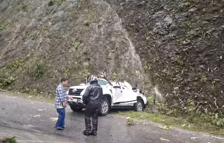 অরুণাচল প্রদেশে পাহাড় থেকে পাথর ধসে ইঞ্জিনিয়ারের মৃত্যু 