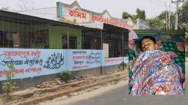 খোকসায় স্কুলের সামনে ভ্যানচাপায় প্রাণ গেল আব্দুল্লাহর