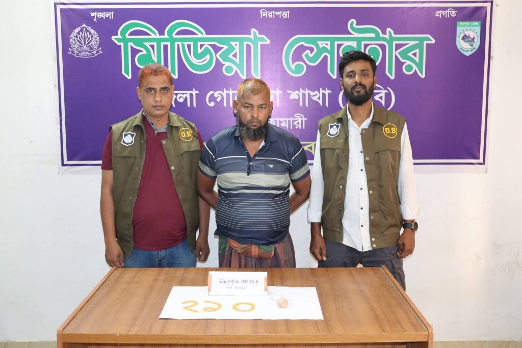 নীলফামারীতে ডিবি পুলিশের অভিযান ইয়াবা-হেরোইনসহ ব্যবসায়ী আটক