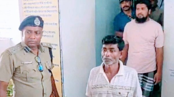 উত্তর ২৪ পরগনার নিমতায় ৮ বাংলাদেশি গ্রেফতার 