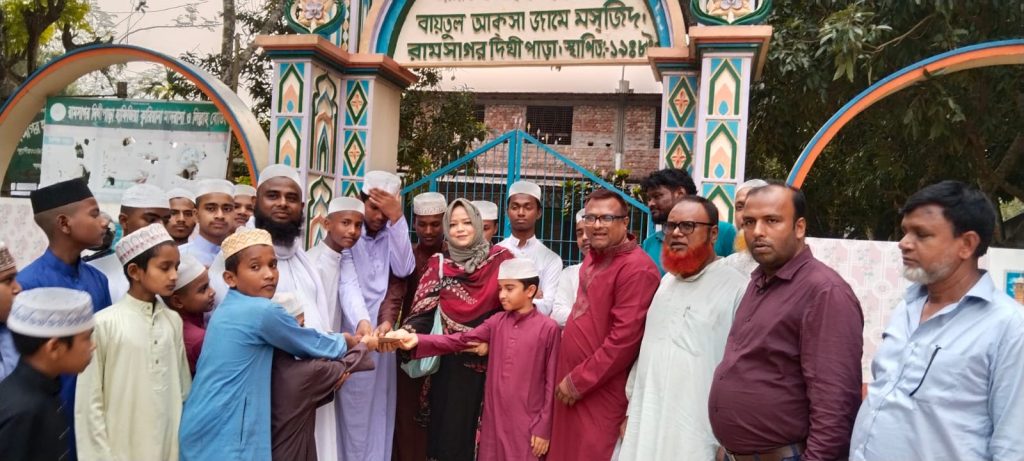 প্রথম বেতনের টাকা মাদ্রাসা ও এতিমখানায় বিতরণ করলেন এমপি সৈয়দ জাহাঙ্গীর আলম