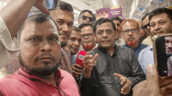 মুকসুদপুরে স্বপ্ন সুপার শপের ৯৩৮তম শো-রুম উদ্বোধন করলেন সেলিমুজ্জামান এম পি