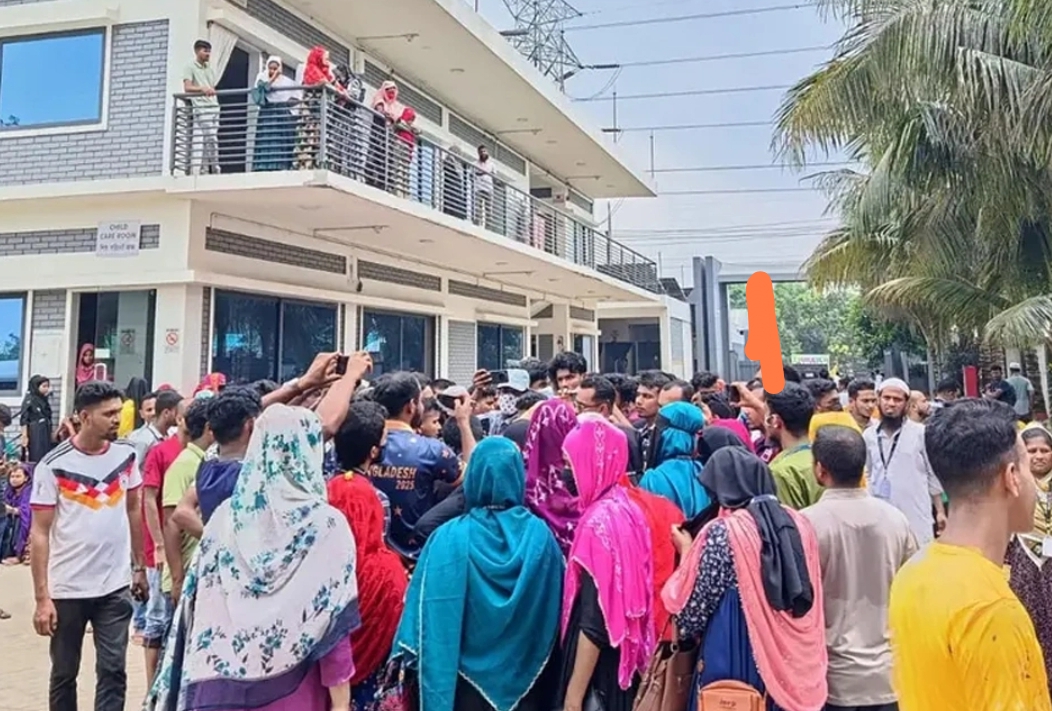 শ্রীপুরে অসুস্থ শ্রমিকের ছুটি না পাওয়ার অভিযোগে কারখানায় মৃত্যুকে কেন্দ্র করে বিক্ষোভ