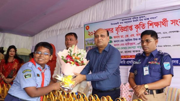 এস.এম. মডেল সরকারি প্রাথমিক বিদ্যালয়ে বৃত্তিপ্রাপ্ত কৃতি শিক্ষার্থীদের সংবর্ধনা