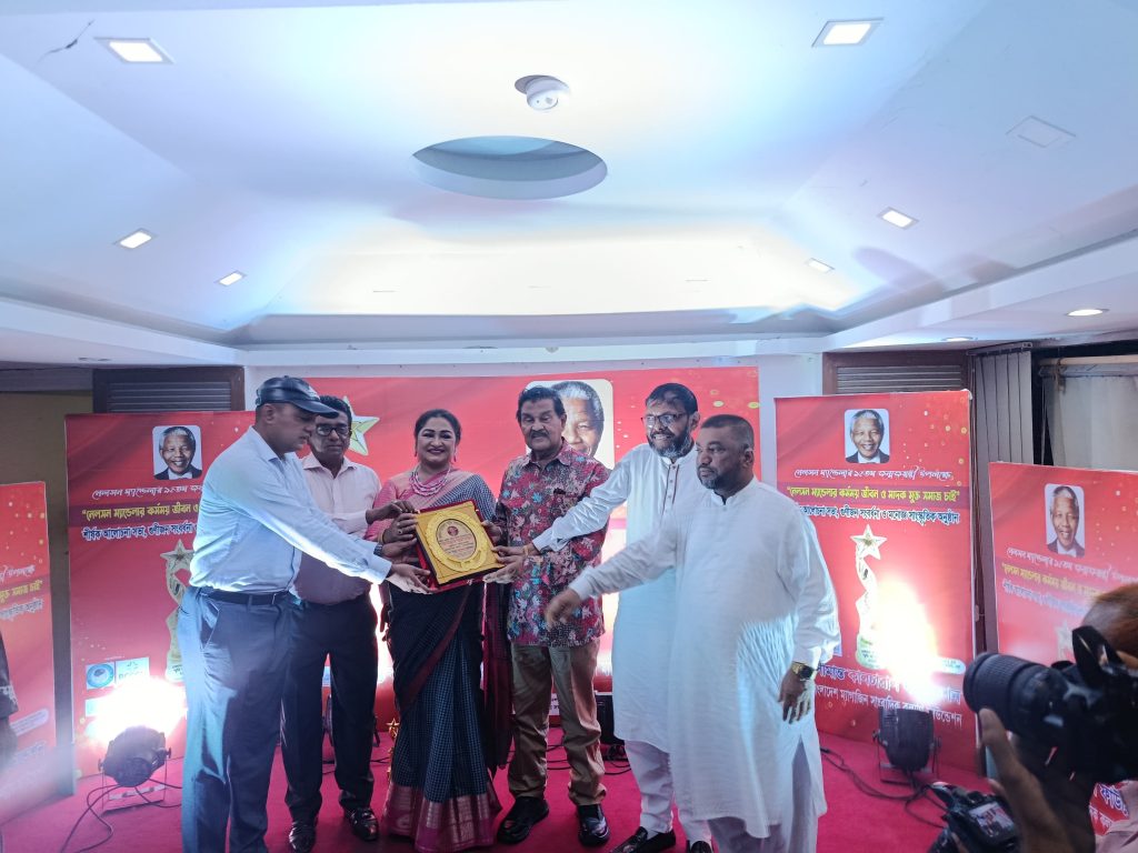 আইনশৃঙ্খলা রক্ষায় বিশেষ অবদানের স্বীকৃতি: নেলসন ম্যান্ডেলা স্মৃতি সম্মাননা পেয়েছেন মুকসুদপুর থানার পুলিশ পরিদর্শক আবদুল্লাহ আল মামুন