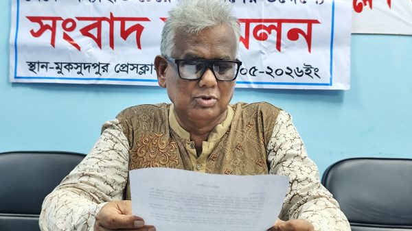 মুকসুদপুর প্রেসক্লাবে সংবাদ সম্মেলনে আওয়ামী লীগ থেকে পদত্যাগের ঘোষণা
