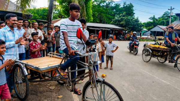 মায়ের জন্য ছাগল পালনে অনুদানের প্রতিশ্রুতি, স্বাবলম্বী করতে ব্যাকডোরের মানবিক উদ্যোগ